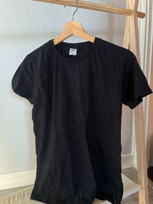 Black t-shirt 3-4 with embroidered name